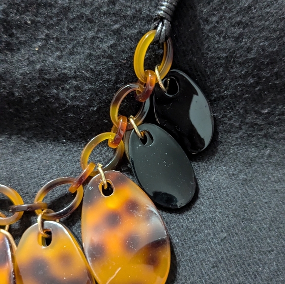 Gold Tone Brown Tortoiseshell Chunky Acrylic Necklace and Earring Set - Picture 4 of 8